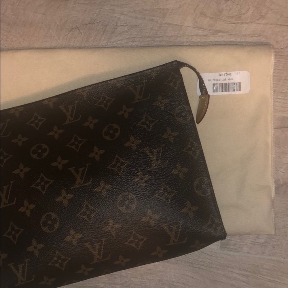 Louis Vuitton Toiletry Pouch 26 Monogram Canvas
